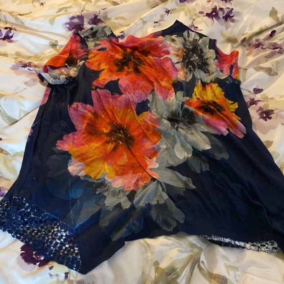Good condition plus size women’s floral asymmetrical hanky hem top 20W-22W - Picture 5 of 5